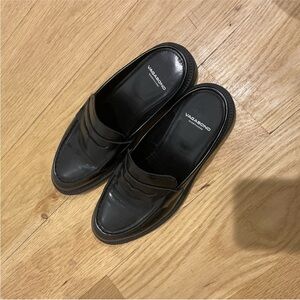 Vagabond Classic Black Slip-On Loafers